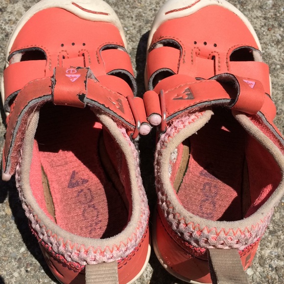 PLAE Sandal Neon Peach T8 - Picture 3 of 10